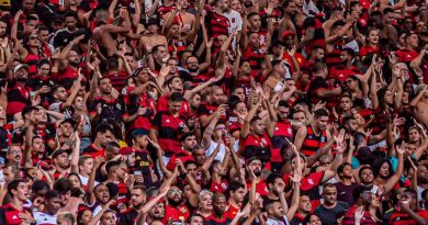 No Maracanã, Flamengo vence o Grêmio e assume liderança do Brasileirão
