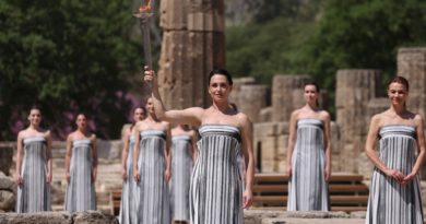 Olímpiadas Paris 2024: Chama olímpica é acesa na Grécia