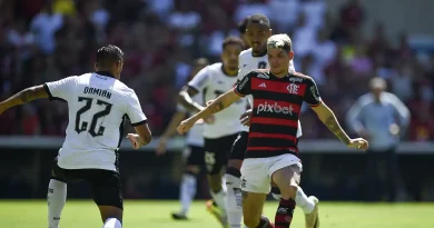 Botafogo vence Flamengo no Maracanã e assume a liderança do Brasileirão