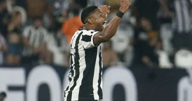 Botafogo vence LDU e respira na luta por vaga nas oitavas da Libertadores