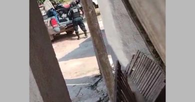 Vídeo – Policial de Mojuí dos Campos remove moto de casa de morador após discussão motivada por política