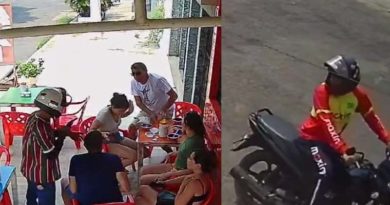 Vídeo flagra dupla assaltando clientes de venda de açaí em Santarém