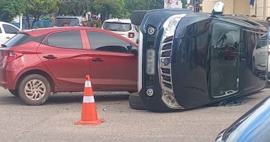 Veículo tomba após colisão em cruzamento no bairro Santa Clara, em Santarém