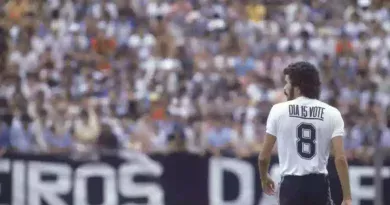 Walter Salles dirigirá série documental sobre a vida e legado de Sócrates