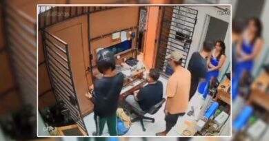 Vídeo mostra dupla assaltando joalheria no Centro Comercial de Santarém