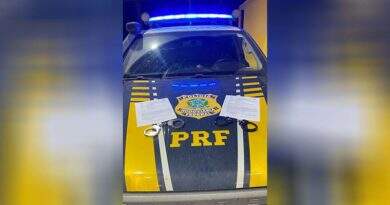 Trairão – PRF cumpre dois mandados de prisão dentro de ônibus