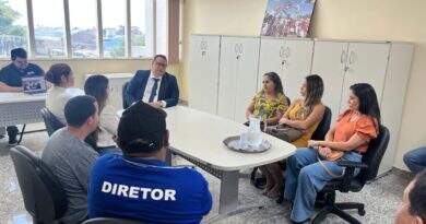 Reunião trata de soluções para feiras irregulares ao longo da avenida Tapajós, em Santarém