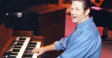 Brian Wilson, a mente por trás dos Beach Boys, morre aos 82 anos